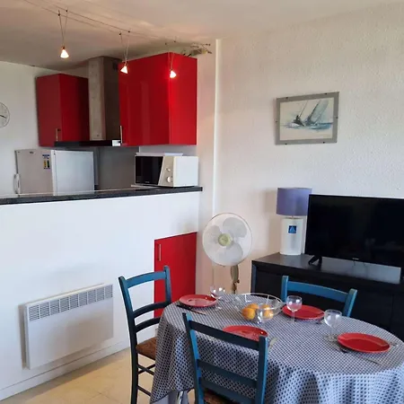 Lumineux Pieds Dans L'eau Au Lavandou - Fr-1-308-61 Le Lavandou