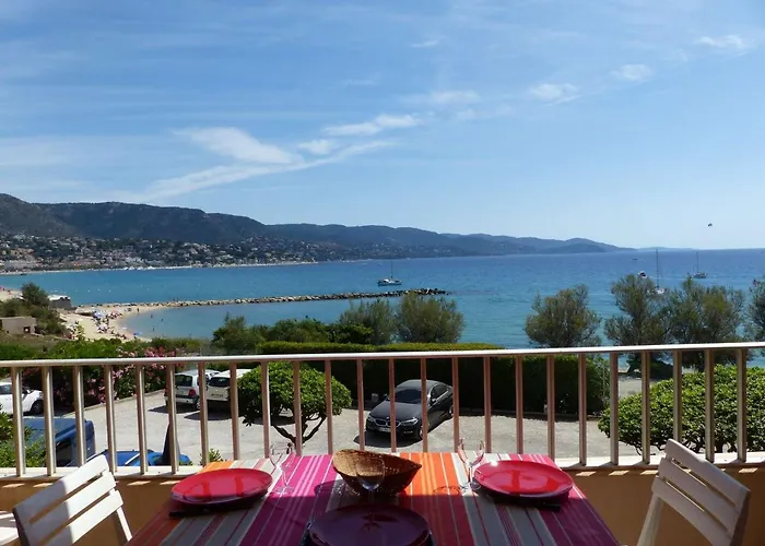 Lumineux Pieds Dans L'eau Au Lavandou - Fr-1-308-61 * Le Lavandou