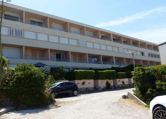 Lumineux Pieds Dans L'eau Au Lavandou - Fr-1-308-61 * Le Lavandou